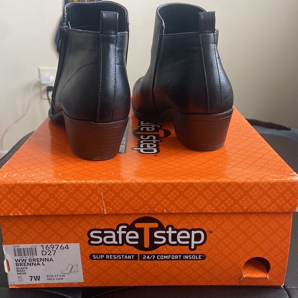 Safe T step slip resistant boots - Picture 2 of 3